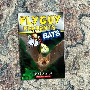 $1 BUNDLED Scholastic Fly Guy Presents: Bats - Yellow and Blue Cover